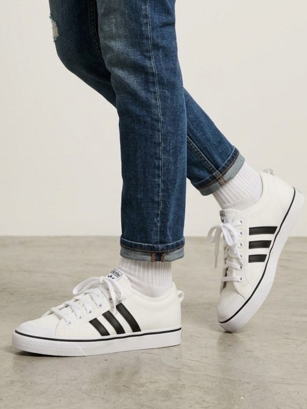 Adidas Sneakers White Canvas with Black Stripes Size 9